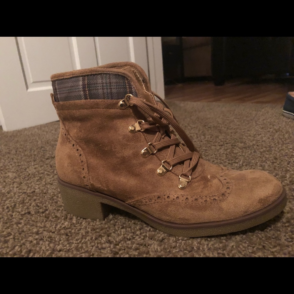 Women’s Tommy Hilfiger Swede Booties - like NEW